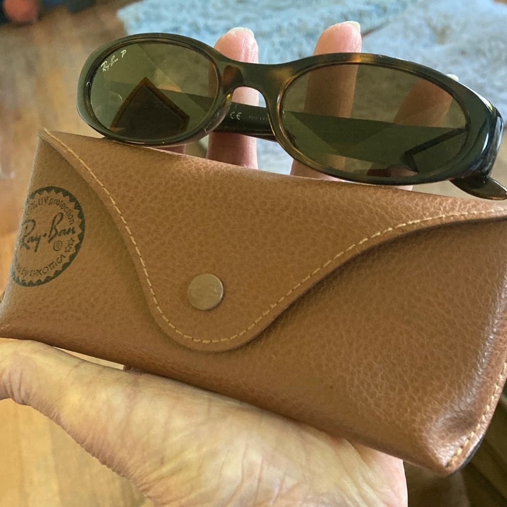 Ray-Ban Olive Green Lens Sunglasses with Brown Case men/women